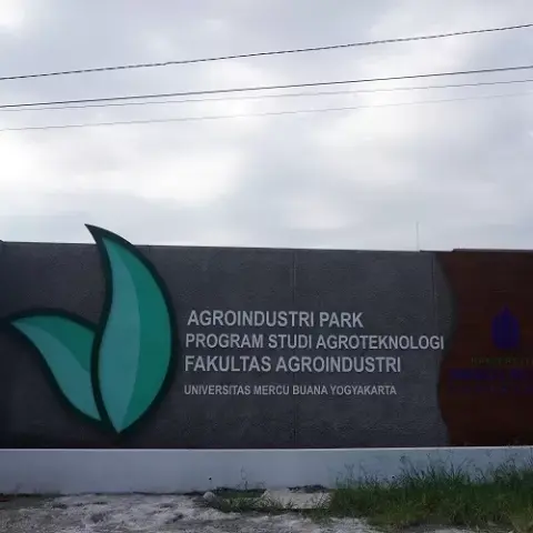 Agroindustri Park di Sedayu Bantul milik UMBY dilengkapi bangunan limasan, rumah kaca dan smart screenhouse. Ini manfaatnya