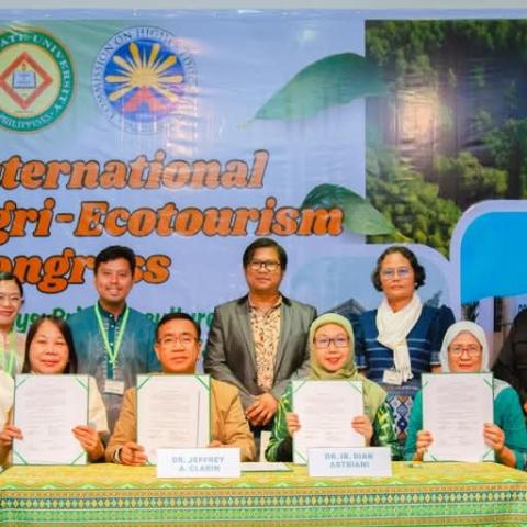 Teken MoA dan Paparkan Makalah Pada Kongres Internasional di Filipina
