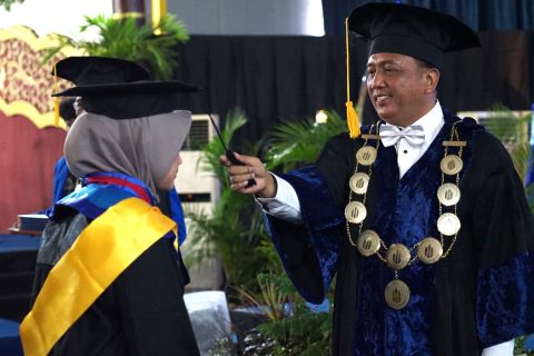 UMBY Bergemilang Prestasi Persembahkan 949 Wisudawan Sarjana dan Pascasarjana (2)_1698655524